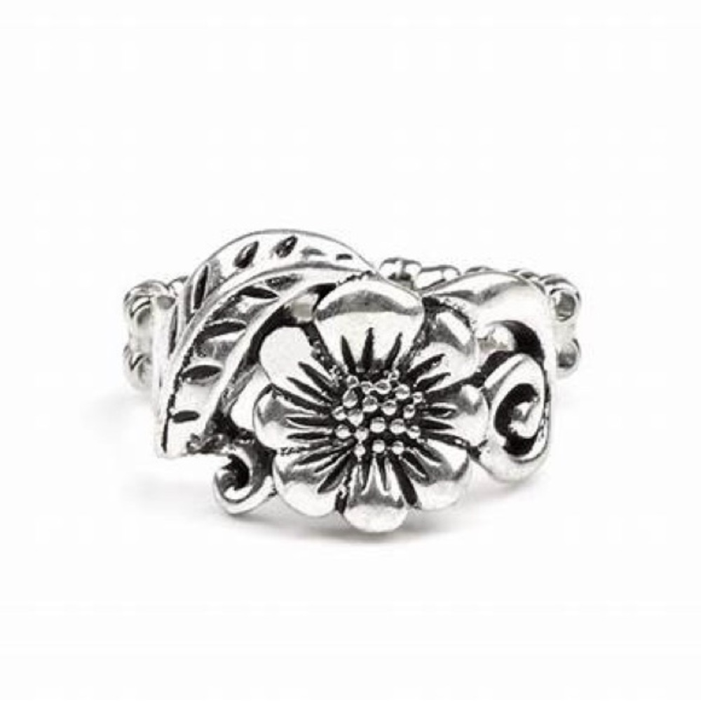 ❣️Silver Floral Ring❣️*